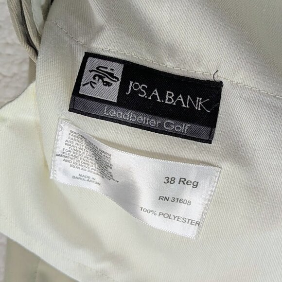 Men's Jos.A.Bank Lt Khaki Flat Front Golf Shorts w/ Comfort Stretch Band Size 38 - Picture 2 of 3